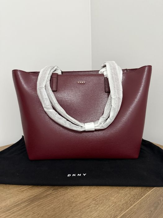 Стилна дамска чанта DKNY
