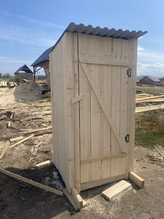 Туалет уличный из досок