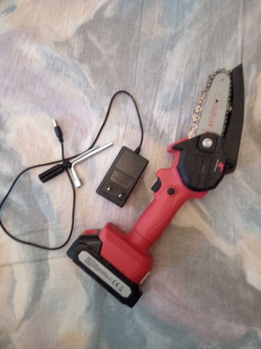 Акумулаторен трион