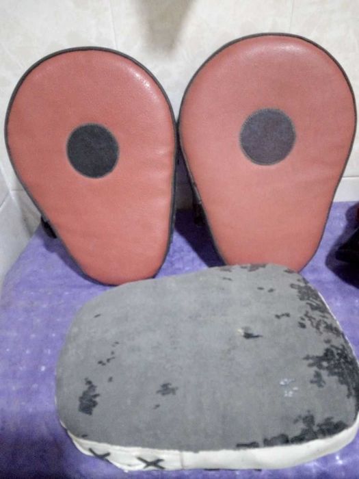 боксерские перчатки, лапа, щечки и другое