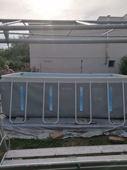 Piscina Noua Intex, 4m x 2m x 1,2 cu toate accesoriile. Pret 2000.