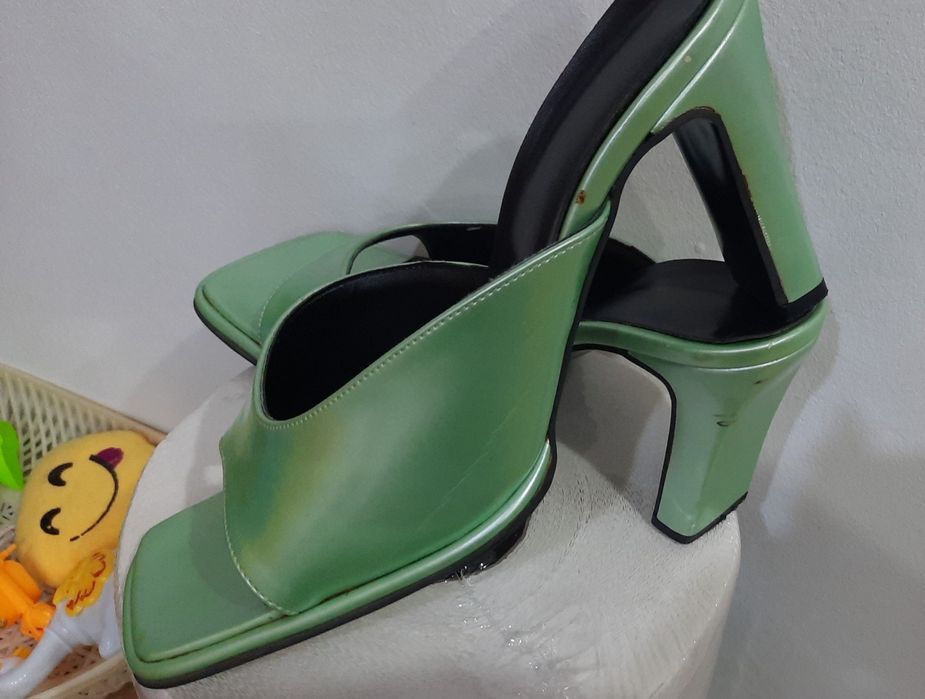 Papuci lăcuiti, culoare verde