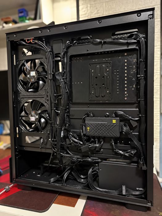 Ryzen 7 7800X3D RTX 4070 12GB