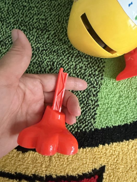Игрушка сломана нога, рабочая