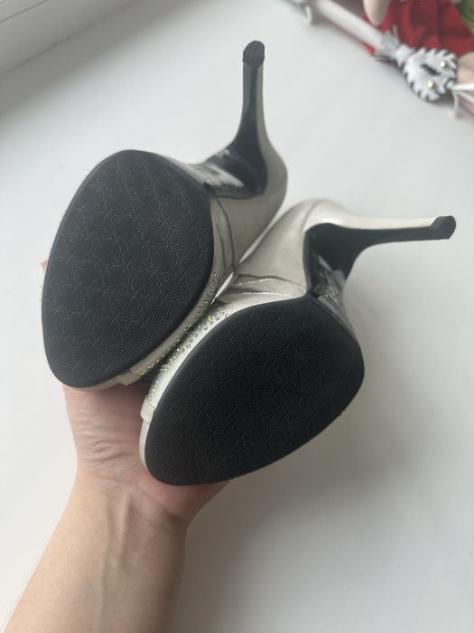 Совершенно новые туфли