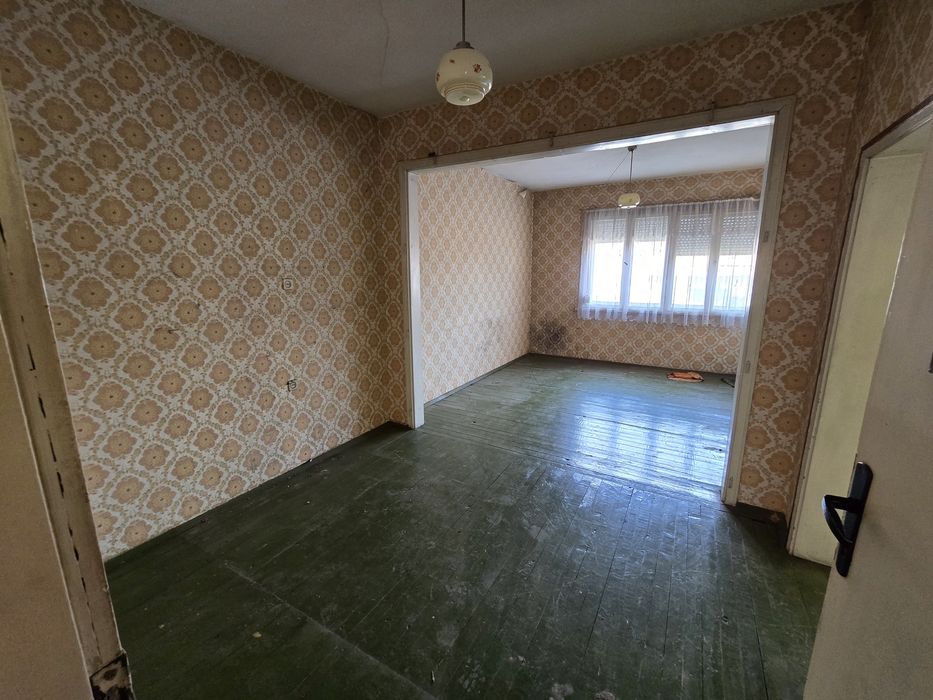 БЕЗ КОМИСИОН ОТ КУПУВАЧА  Къща в гр.Казанлък, в тих и спокоен квартал