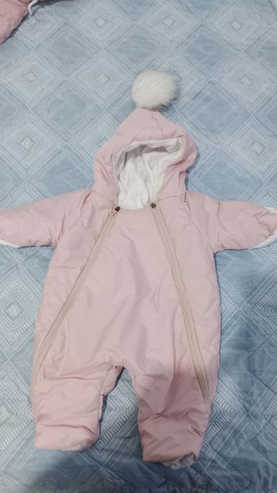 Продам комбинезоны для девочек.