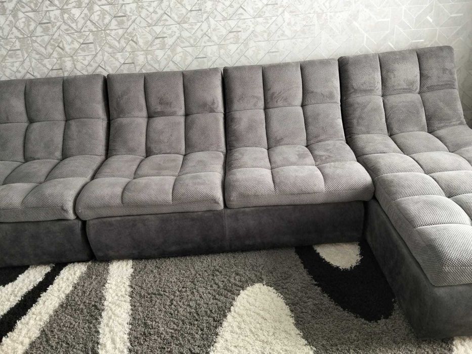 Хороший диван с оттоманкой