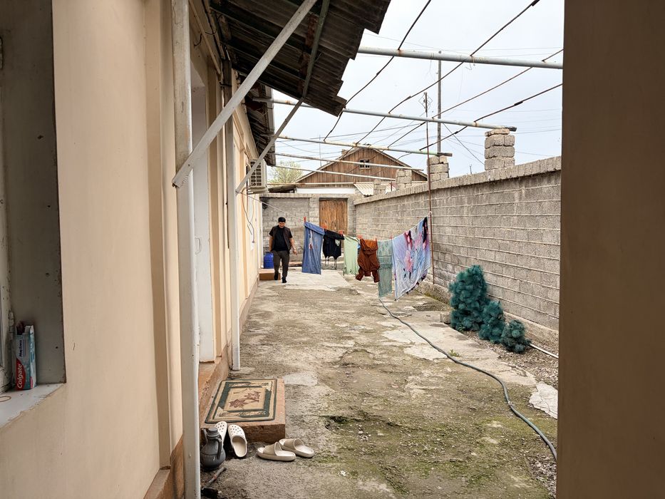 Sirdaryo shahar Pahtakor MFY 2 sotxli uy sotiladi