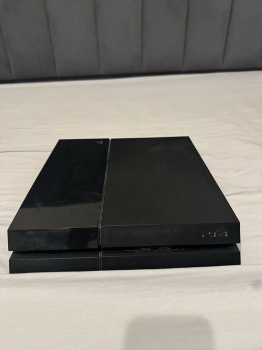 Продам PlayStation 4 в хорошем состоянии.