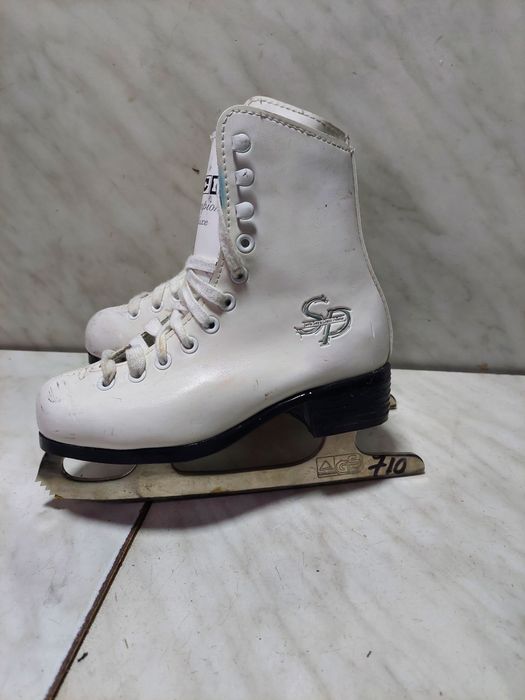 Patine 710 gheata patinaj artistic CCM piele marime 29,5-30 (19,5 cm)