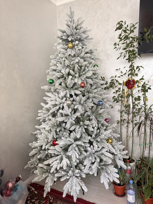 В продаже Новогодняя Ёлка