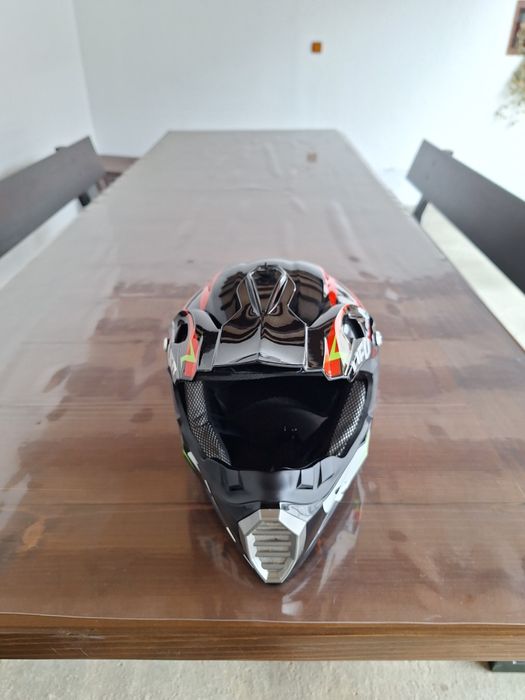 Vînd cască atv ,cros  !
