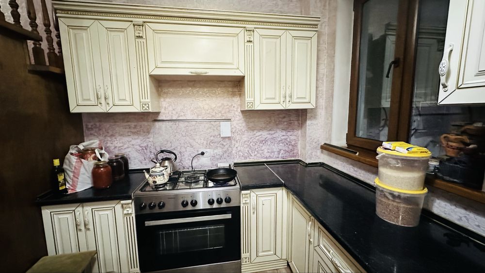 Кухонный гарнитур 2,5на 3 метра