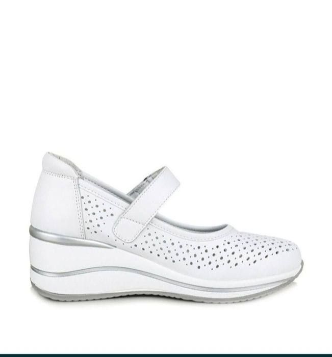 Женские туфли белые