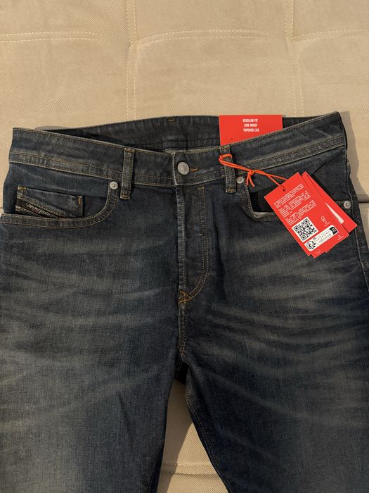 Blugi Diesel cu eticheta