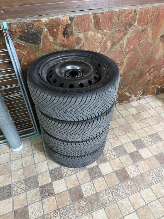 Продам комплект шин и дисков R15