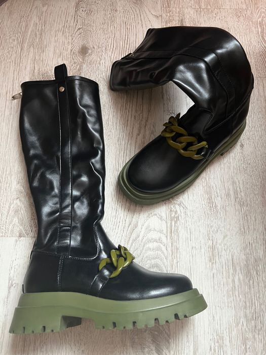Лачени дамски ботуши