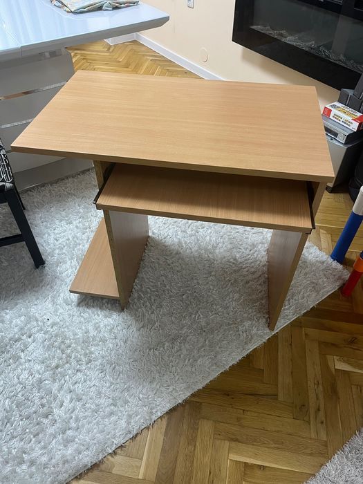 Продавам бюра със леки поправими забележки