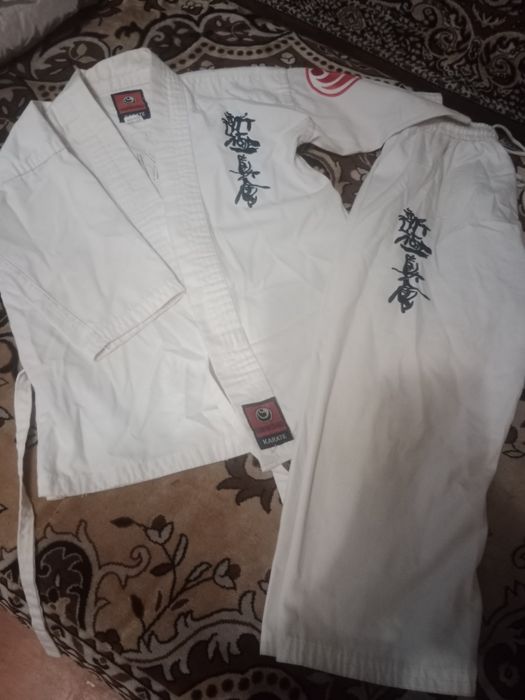 Продам кимоно для каратэ.