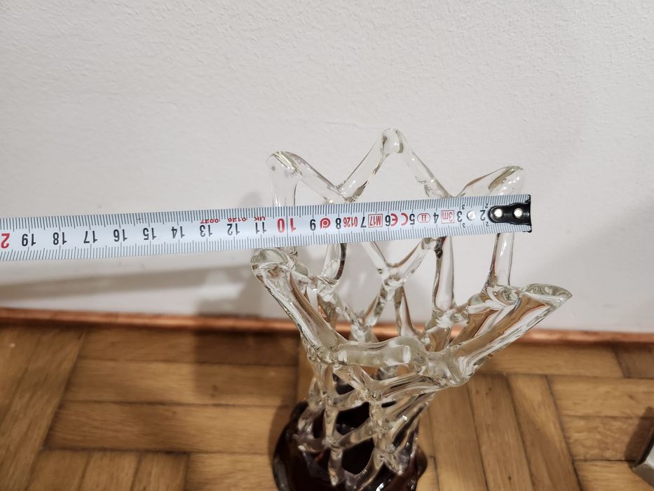 Vaza dantelata românească