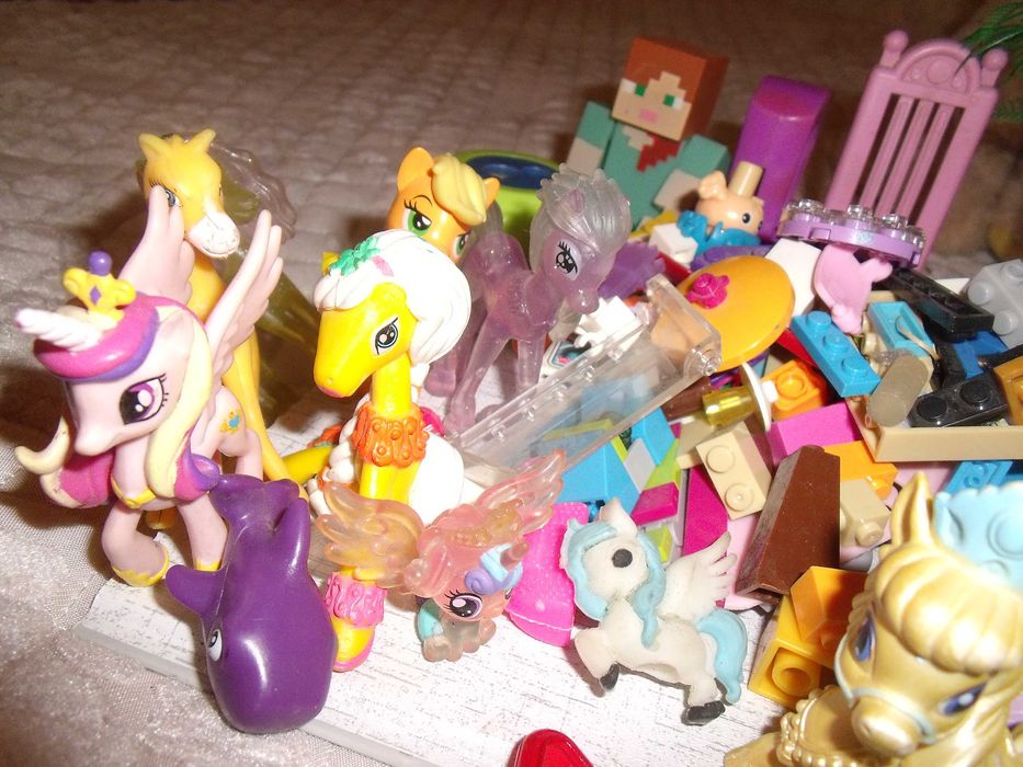 Детские игрушки и книжки