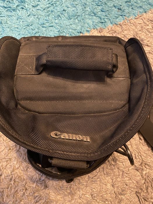 Canon EOS 1300D + obiectiv EF-S 18–55mm IS