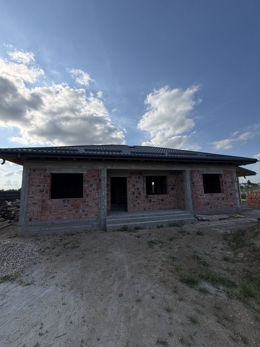 Casa parter, 3 dormitoare, 2 bai, terasa, beci, camera tehnica