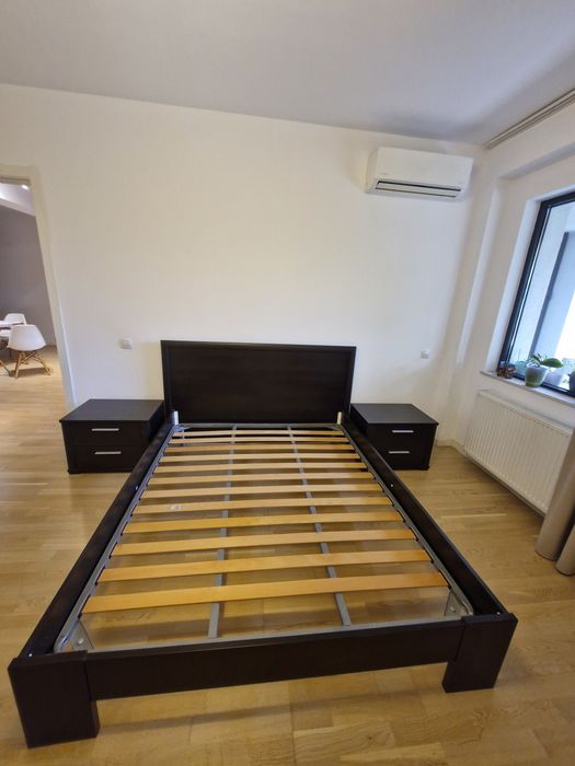 Pat matrimonial 160x200 cu somieră inclusă si 2 noptiere