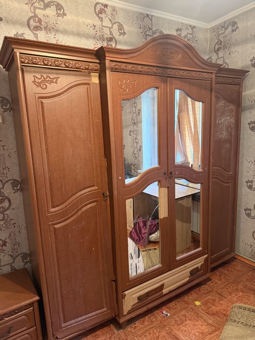 Шкаф самовывоз с комоом