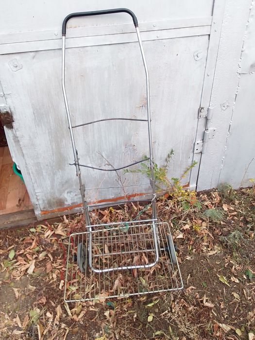 Часы . книги.тележка