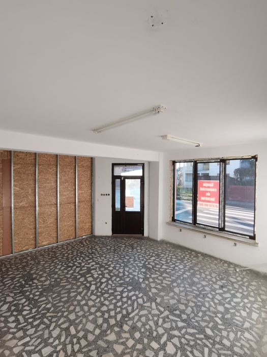 Spațiu comercial de închiriat la strada principală!