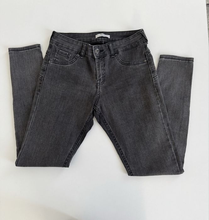 Blugi gri inchis Bershka