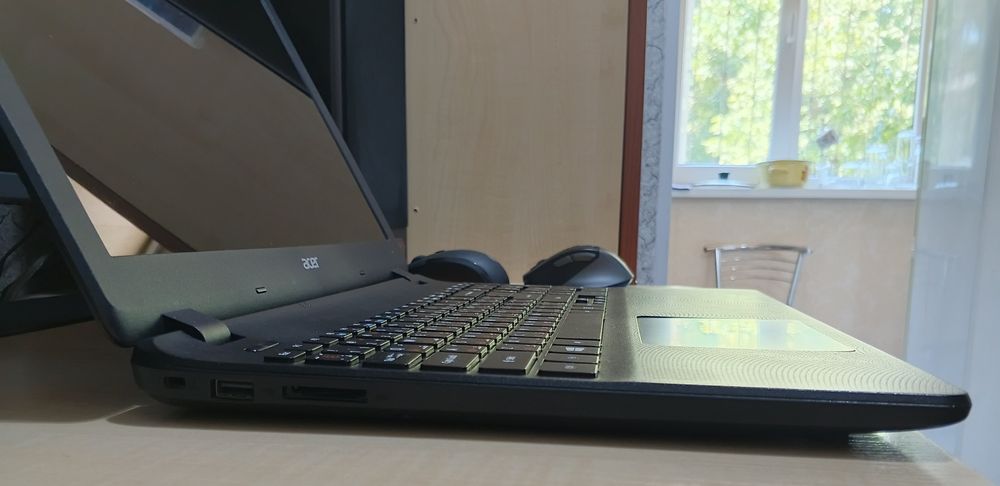 ACER Aspire ES1-512 15,6"/Celeron N2840 Dual/4GB DDR3/500GB HDD/DVD-RW