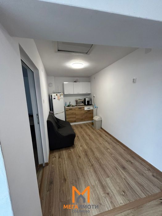 Дава под наем Офиси с Парцел - гр. Севлиево 1000m²