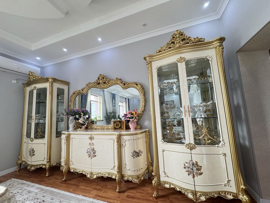 Зеркало шкаф для зала