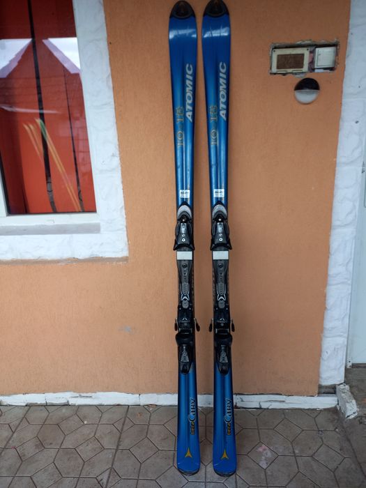 Vand 3 perechi de schiuri