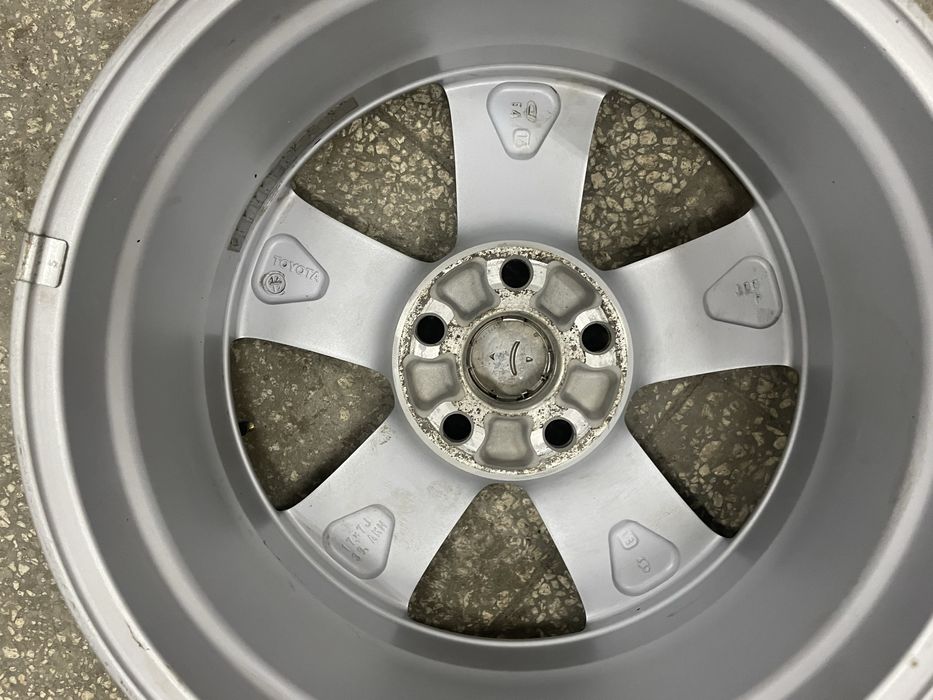 Продам диск оригинальный  Toyota Rav 4
