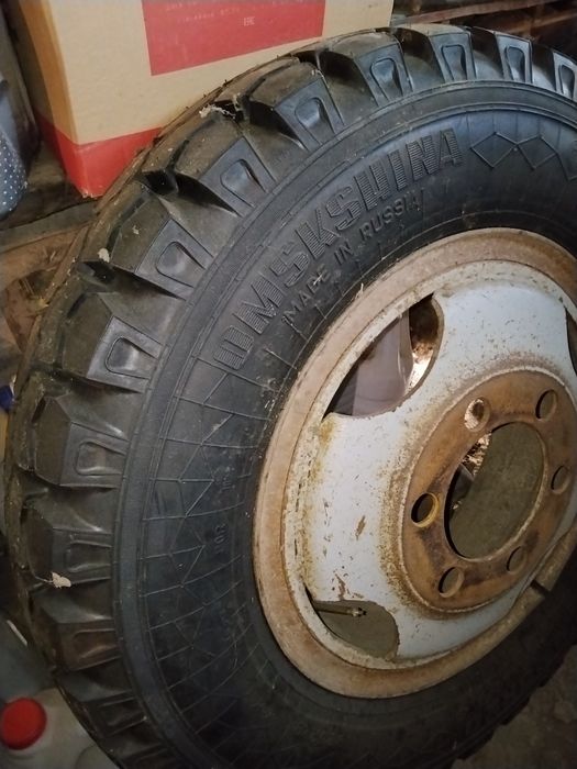 Колесо в сборе 8.25 R20