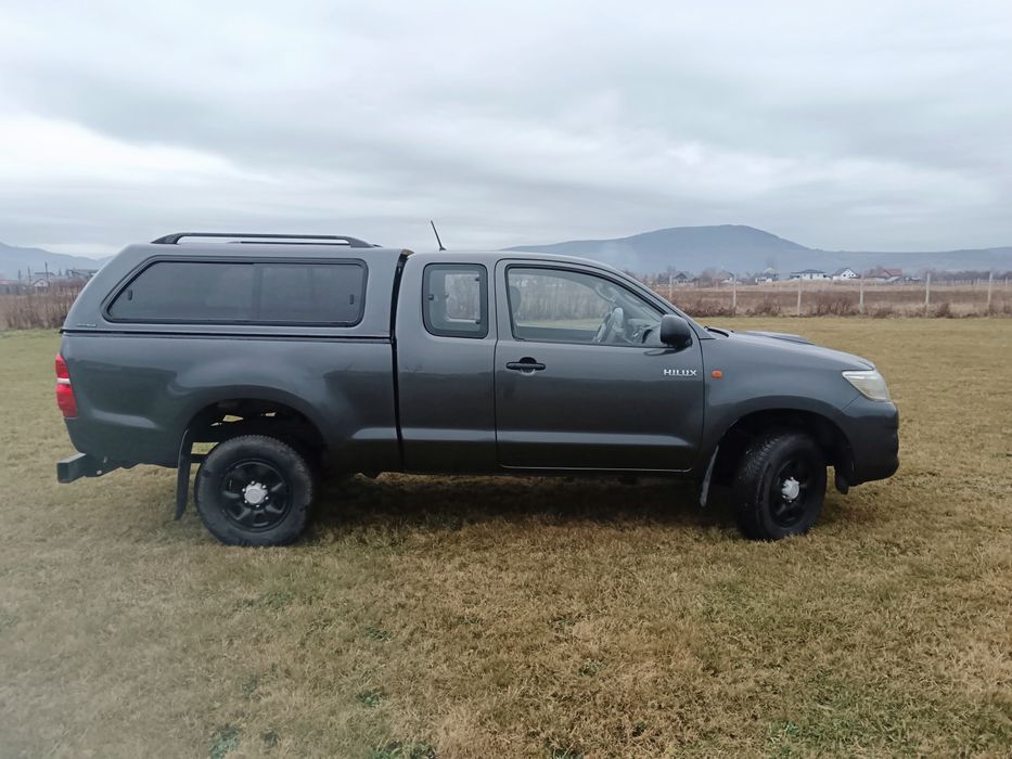 Toyota Hilux ...fara rugina..bena lunga