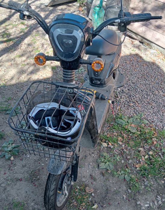 Продам электроскутер б/у