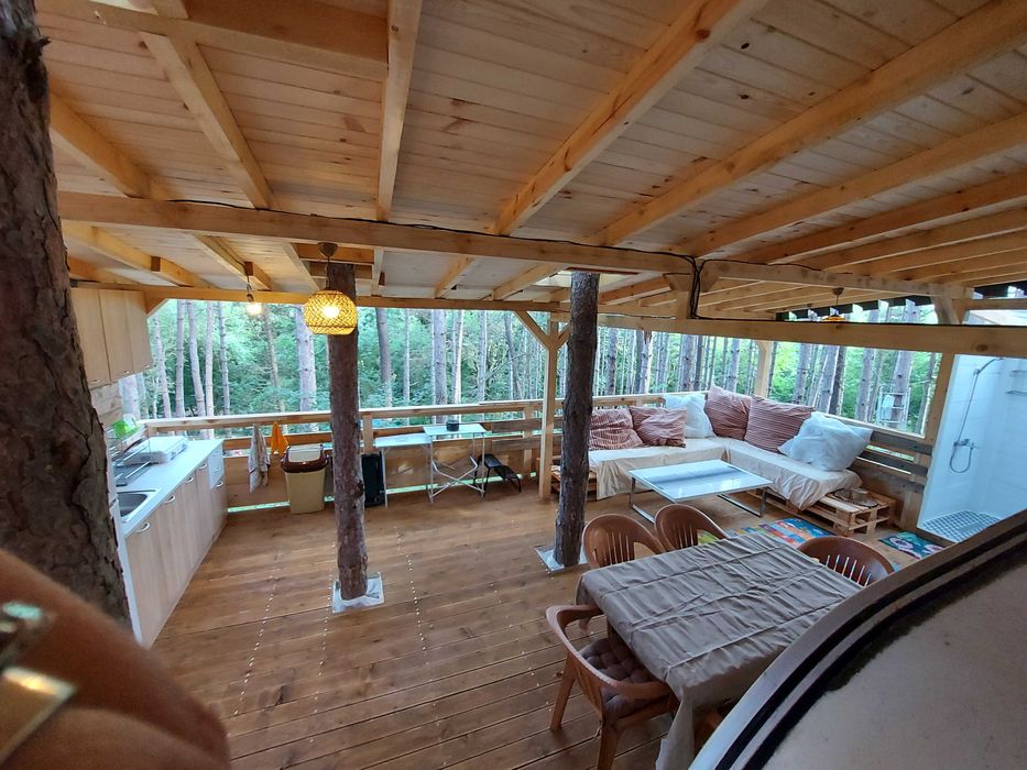 Стационарна Каравана с Веранда на къмпинг "Якото Място"