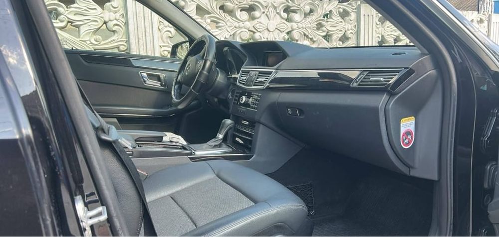 Vând Mercedes E Class