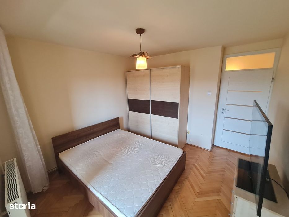 Inchiriez ap. 2 camere Decomandat Pe Bulevard Centrala,Clima.