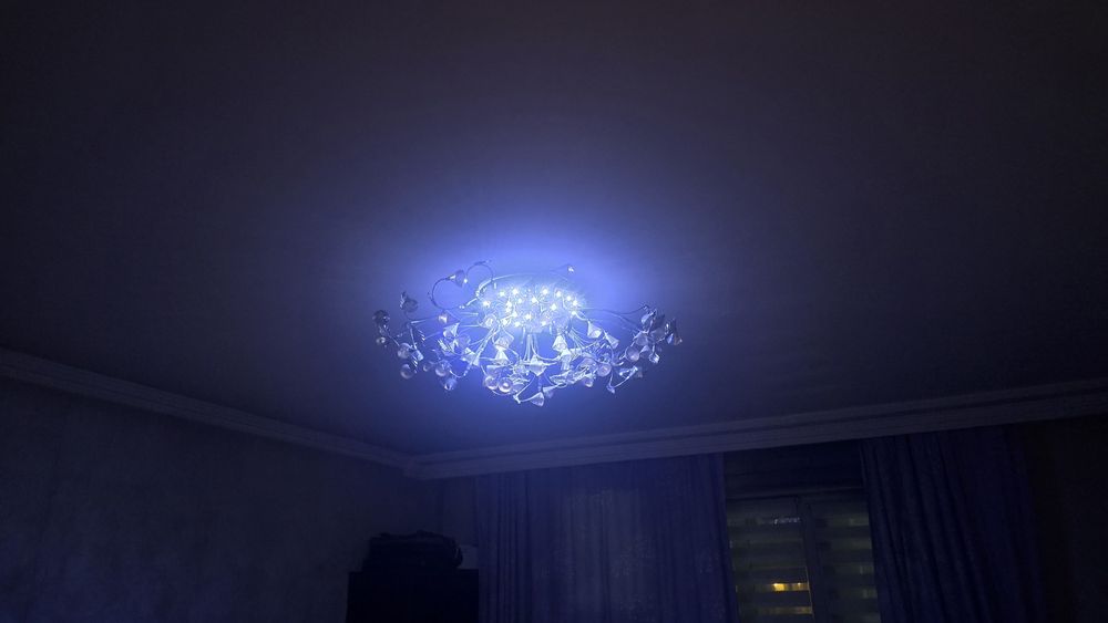 Продам красивую люстру