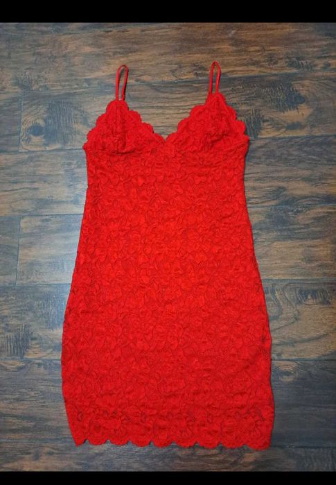 Rochie dantelată cu bretele