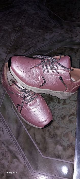 Маратонки-нови 39н