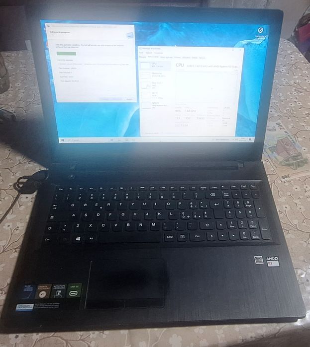 Vand sau schimb laptop