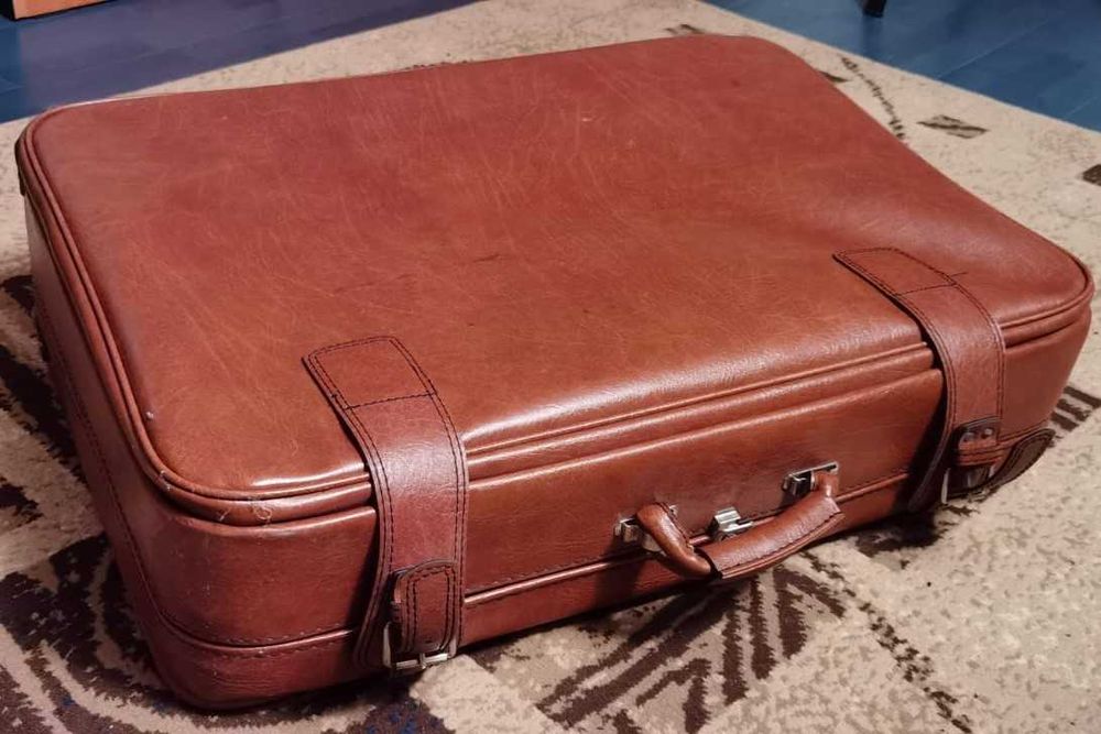 Geamantan piele vintage în stare impecabilă