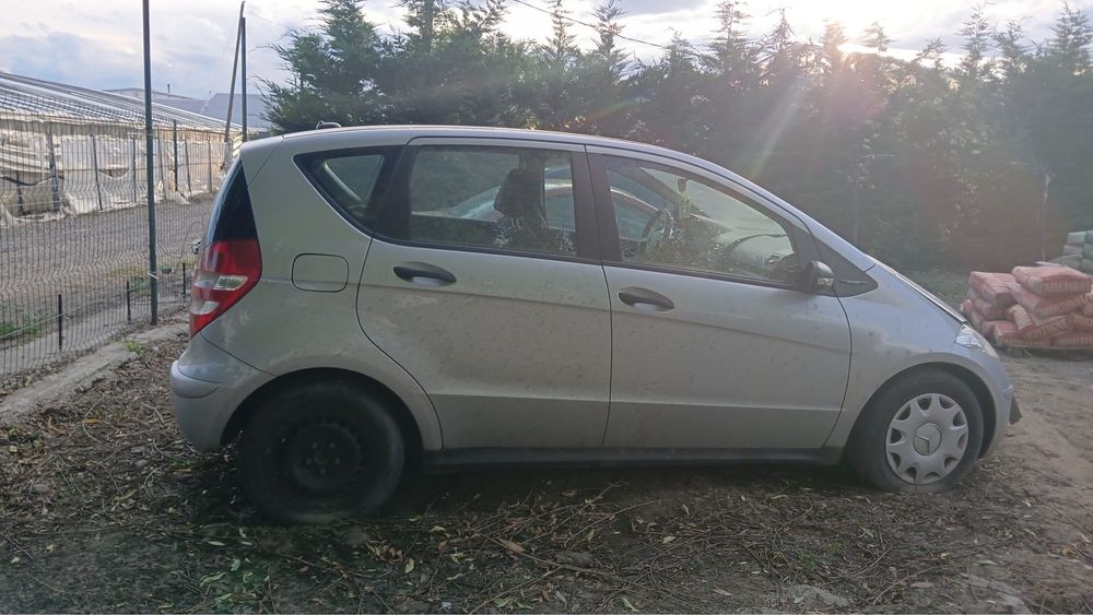 Vand  MERCEDES-BENZ pentru dezmebrari